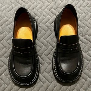 Women’s Black Leather Loafers US 7.5, EU 38 wide